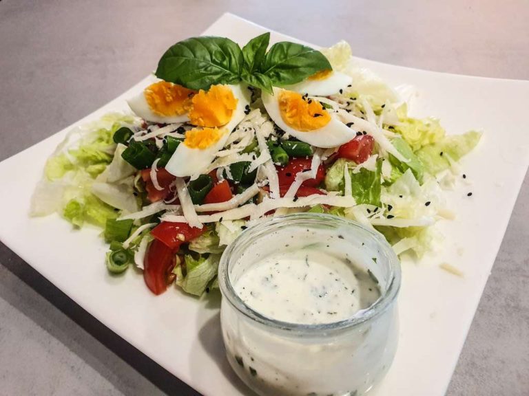 Rezept für Frischen Frühlingssalat mit Ei und Gran Padano